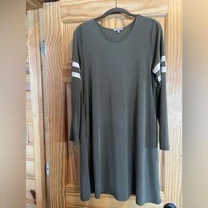 Long sleeve pocketed dress